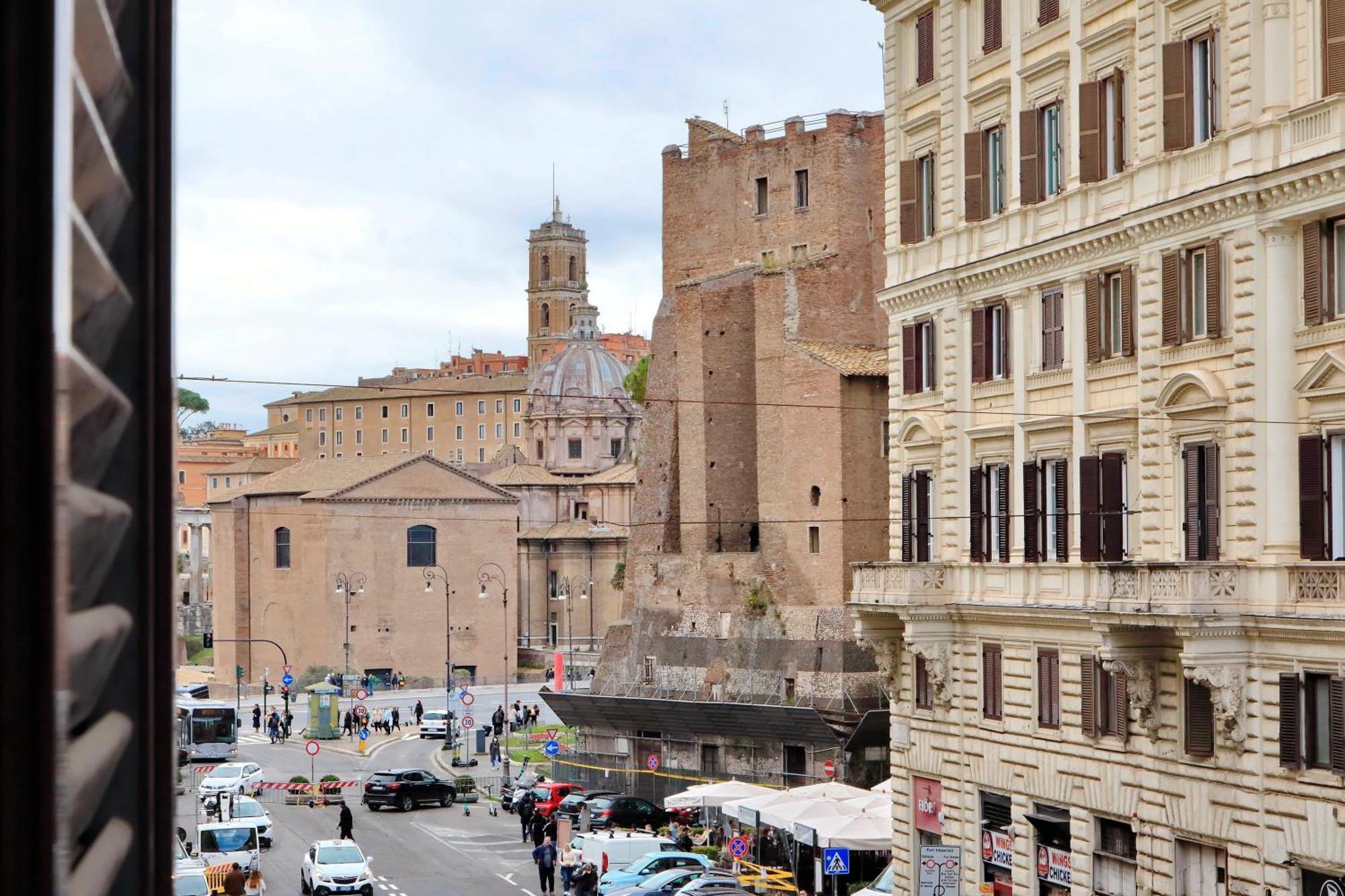 Ych-Lussuoso Appartamento Al Colosseo روما المظهر الخارجي الصورة